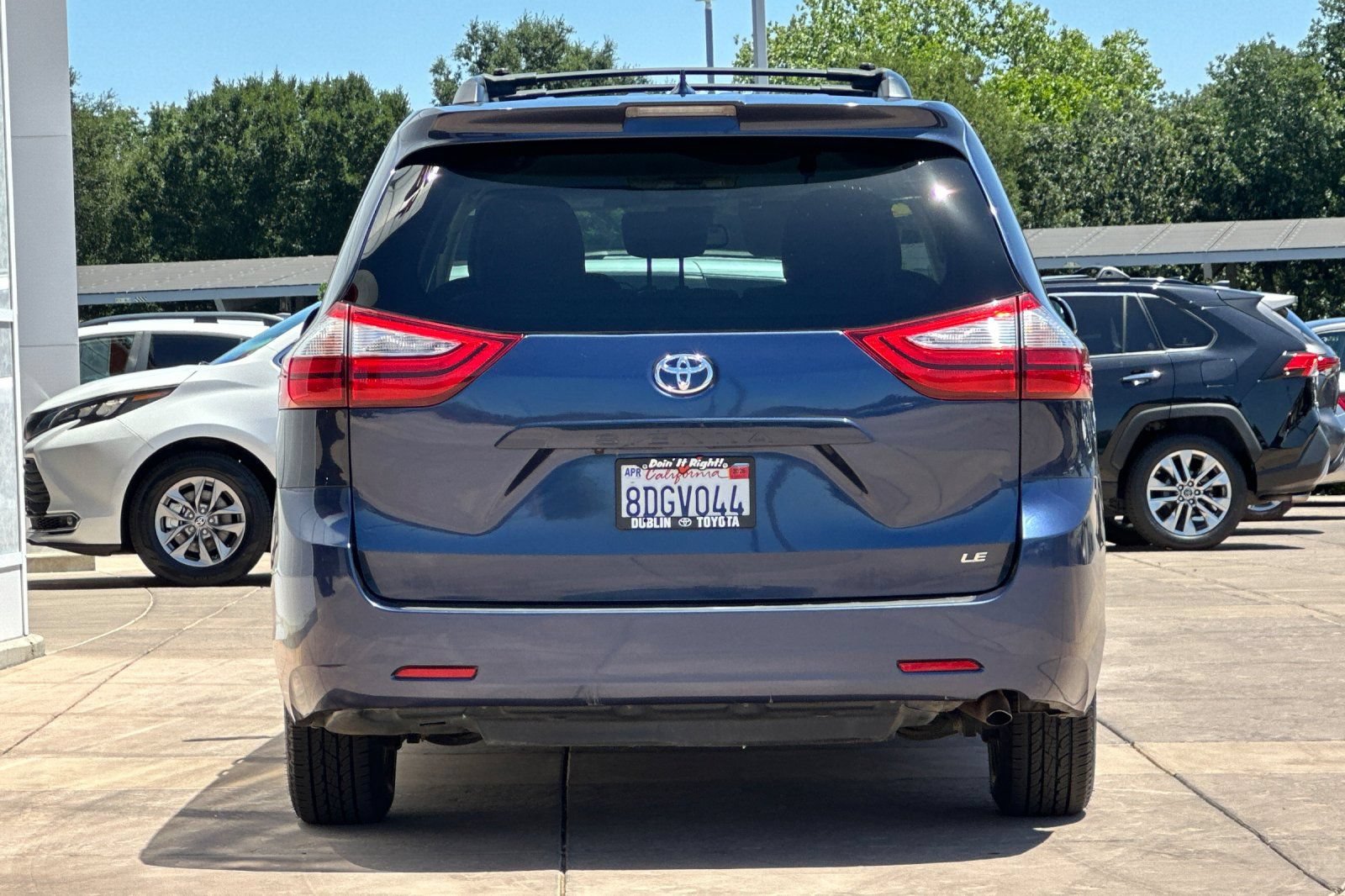 Certified 2018 Toyota Sienna LE w/ Carpet Mat Package FWD image 6