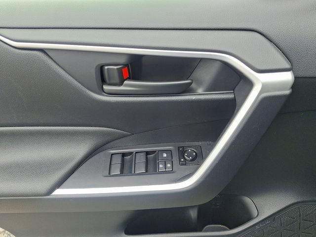 Used 2025 Toyota RAV4 LE AWD/4WD image 12