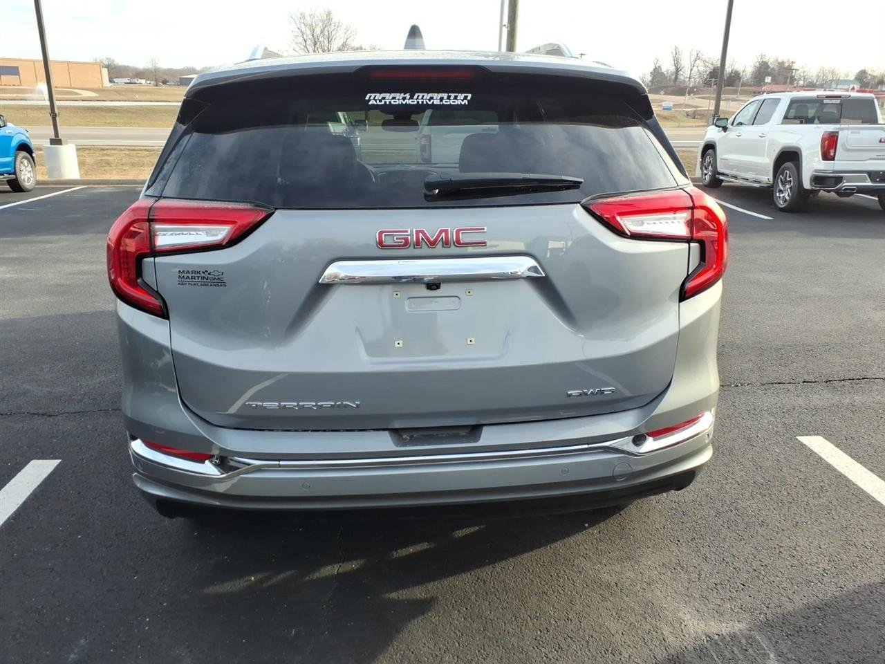 Used 2023 GMC Terrain Denali w/ Denali Premium Package image 4