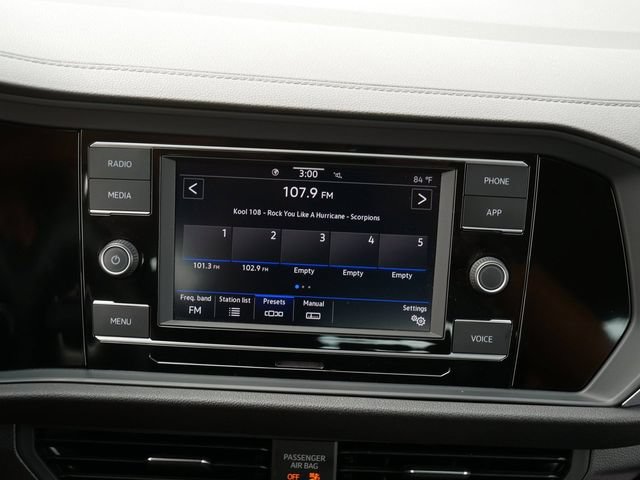 Certified 2023 Volkswagen Jetta SE FWD image 28