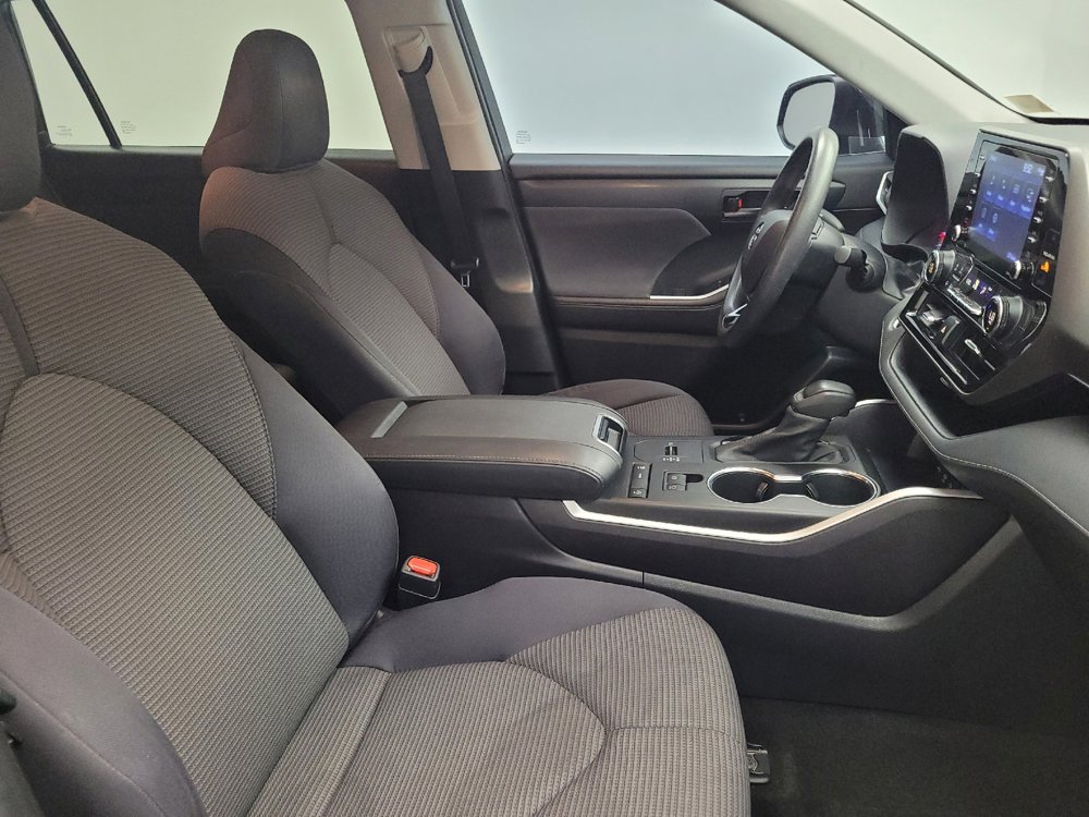 Used 2021 Toyota Highlander L FWD image 21