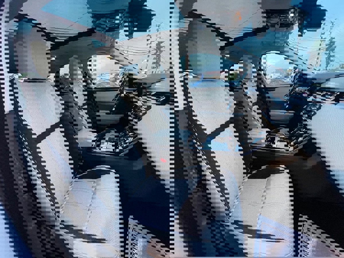 Used 2019 Land Rover Range Rover Velar S image 13