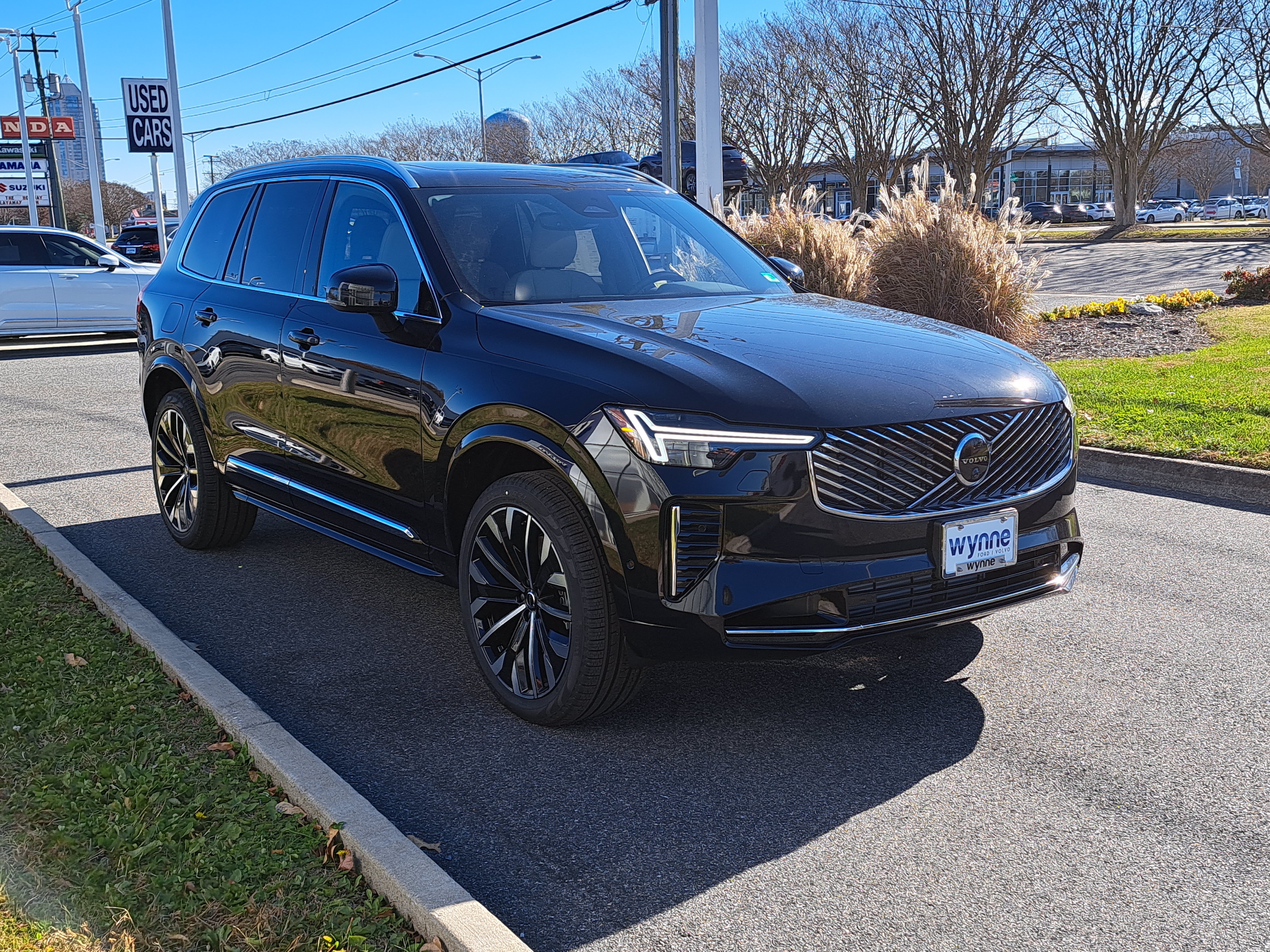 New 2026 Volvo XC90 T8 Plus AWD/4WD image 2