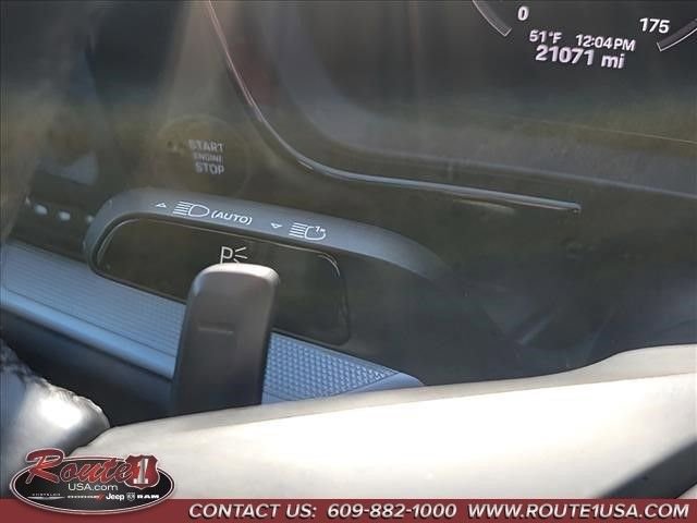 Used 2024 Porsche Cayenne image 23