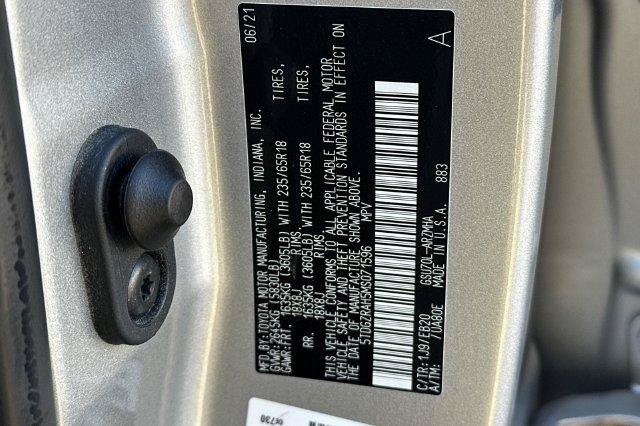 Used 2021 Toyota Highlander XLE FWD image 30