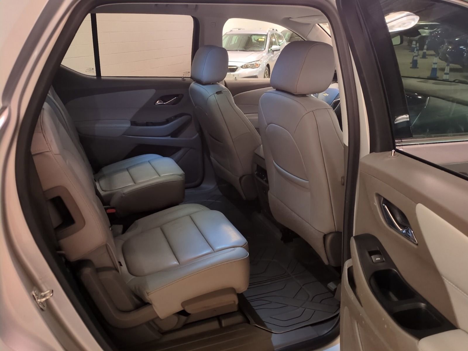 Used 2020 Chevrolet Traverse LT w/ LPO, Floor Liner Package AWD/4WD image 12