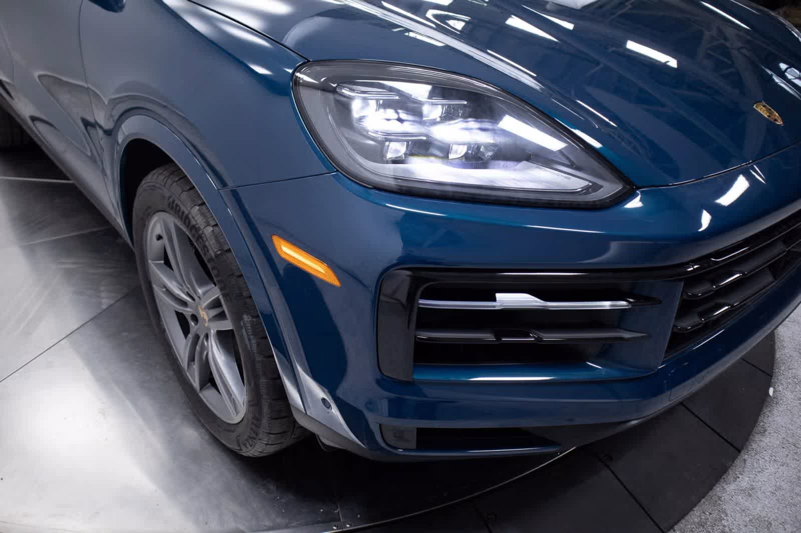 Certified 2025 Porsche Cayenne AWD/4WD image 12