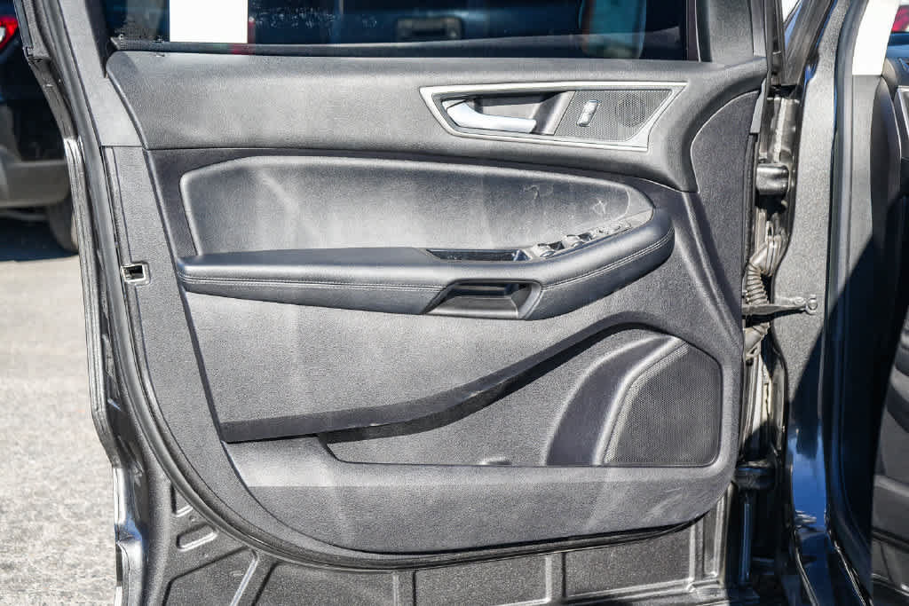Used 2019 Ford Edge SEL w/ Equipment Group 201A FWD image 21