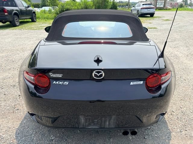 Used 2016 MAZDA MX-5 Miata Grand Touring RWD image 4