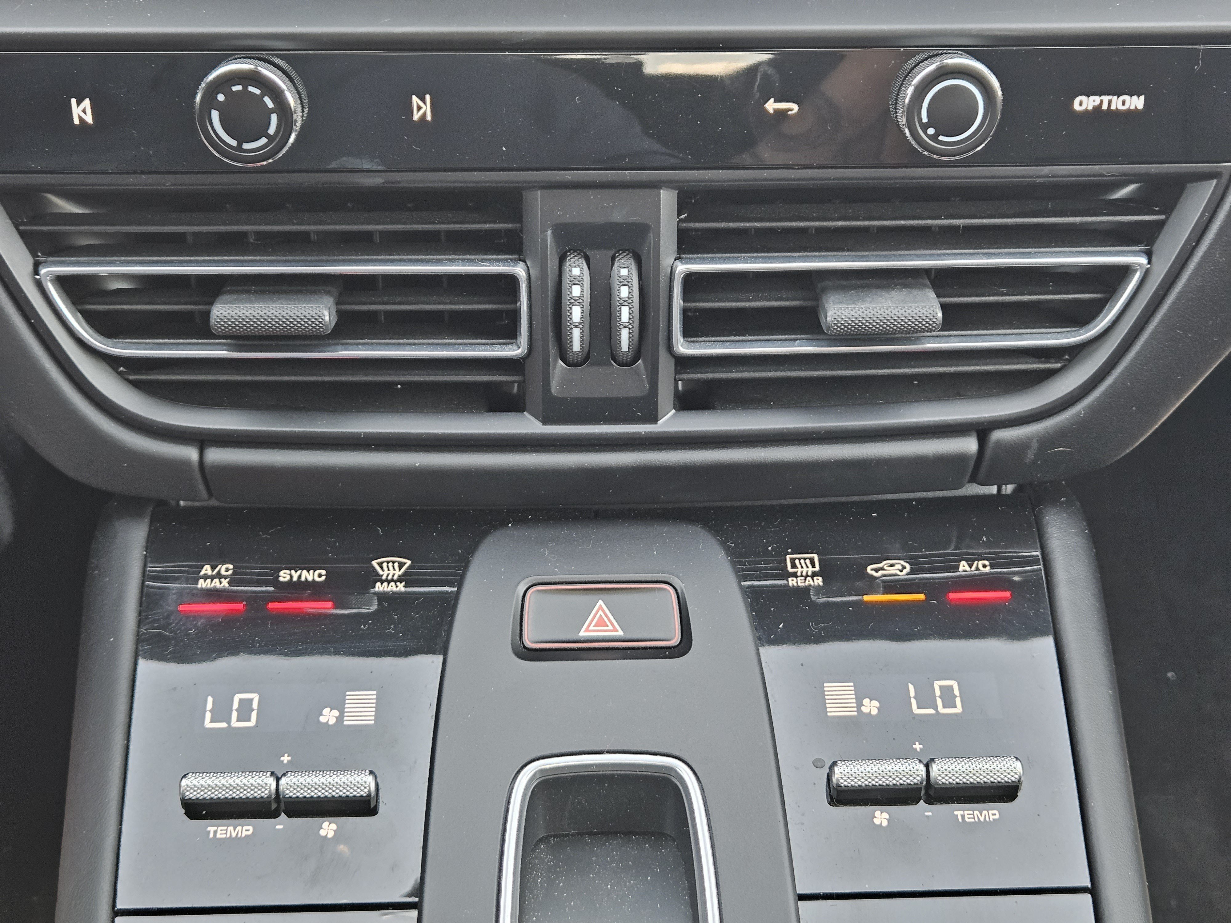Certified 2022 Porsche Macan GTS AWD/4WD image 19