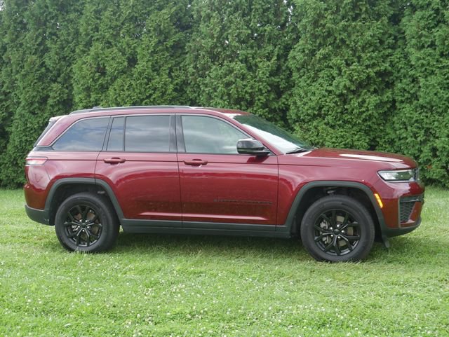 New 2026 Jeep Grand Cherokee Altitude AWD/4WD image 4