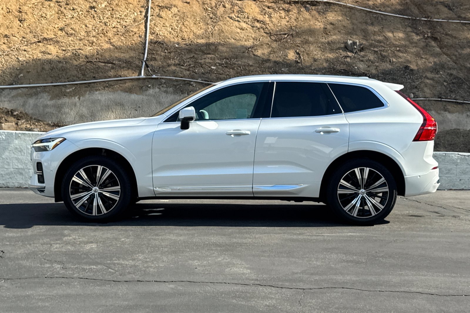 Certified 2023 Volvo XC60 B5 Plus w/ Protection Package Premier FWD image 8