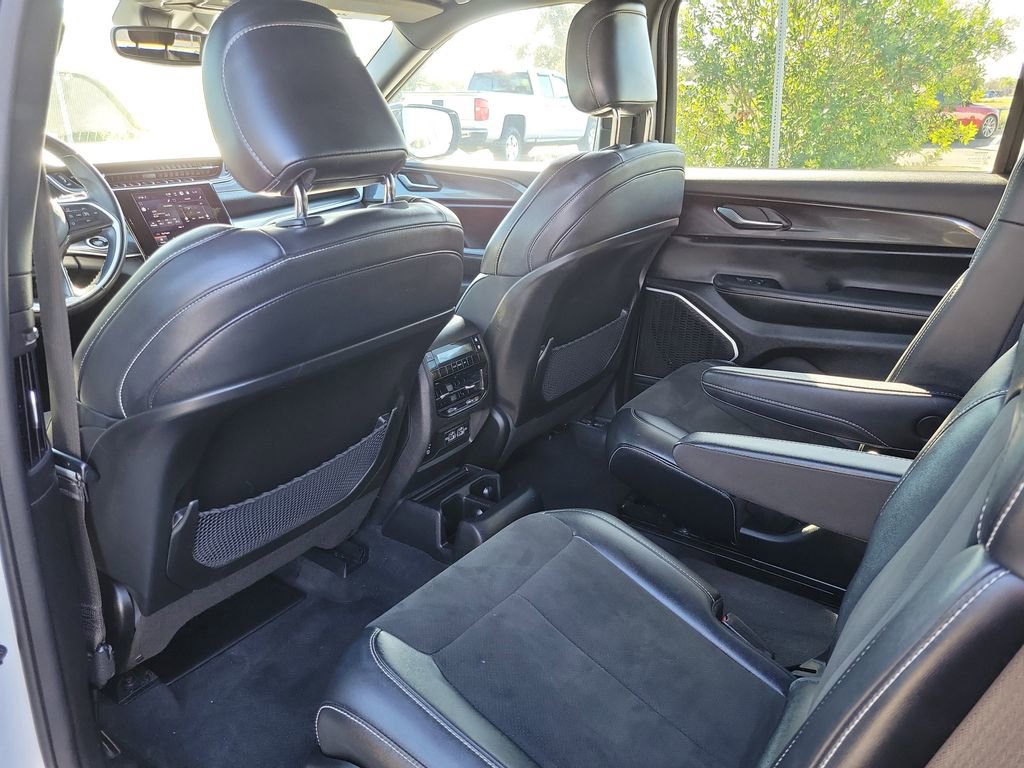 Used 2022 Jeep Grand Cherokee L Laredo image 14