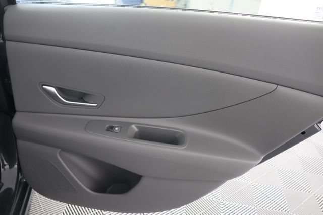 Certified 2024 Hyundai Elantra SE FWD image 25