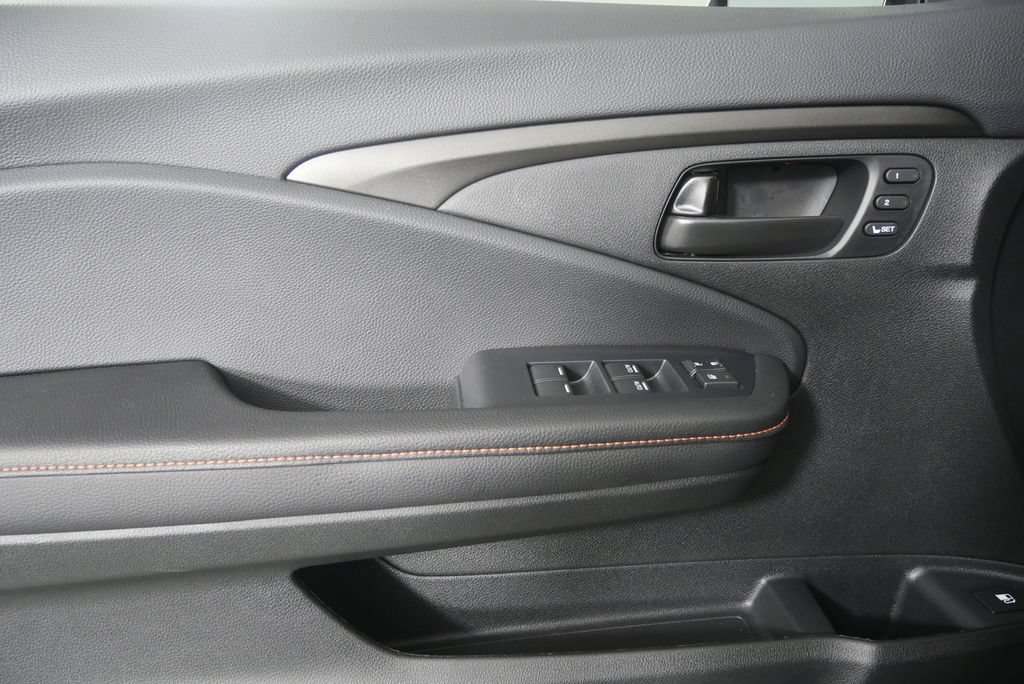 Used 2025 Honda Ridgeline TrailSport image 10