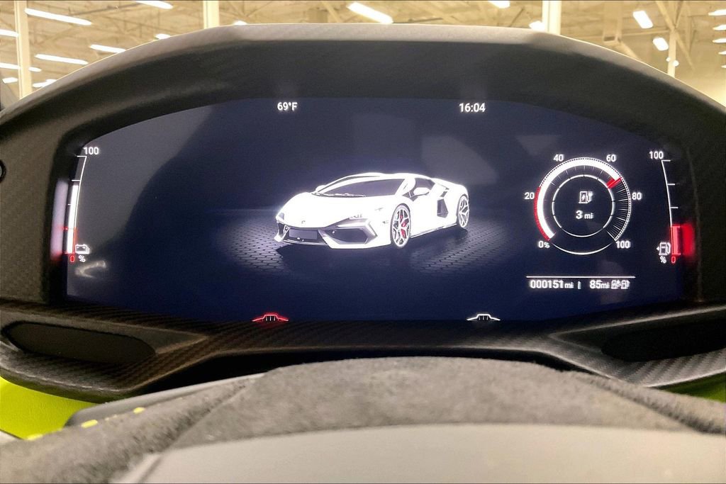 Used 2025 Lamborghini Revuelto image 10
