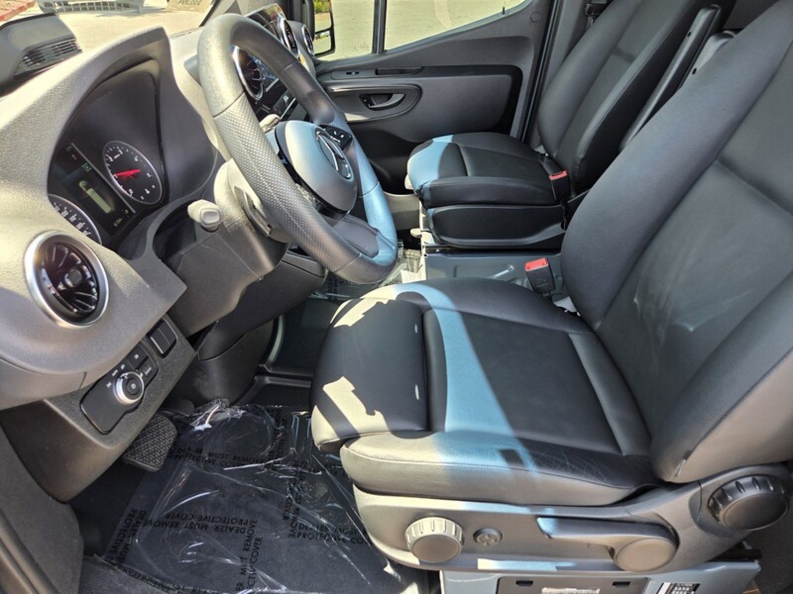 Used 2025 Mercedes-Benz Sprinter 2500 image 11