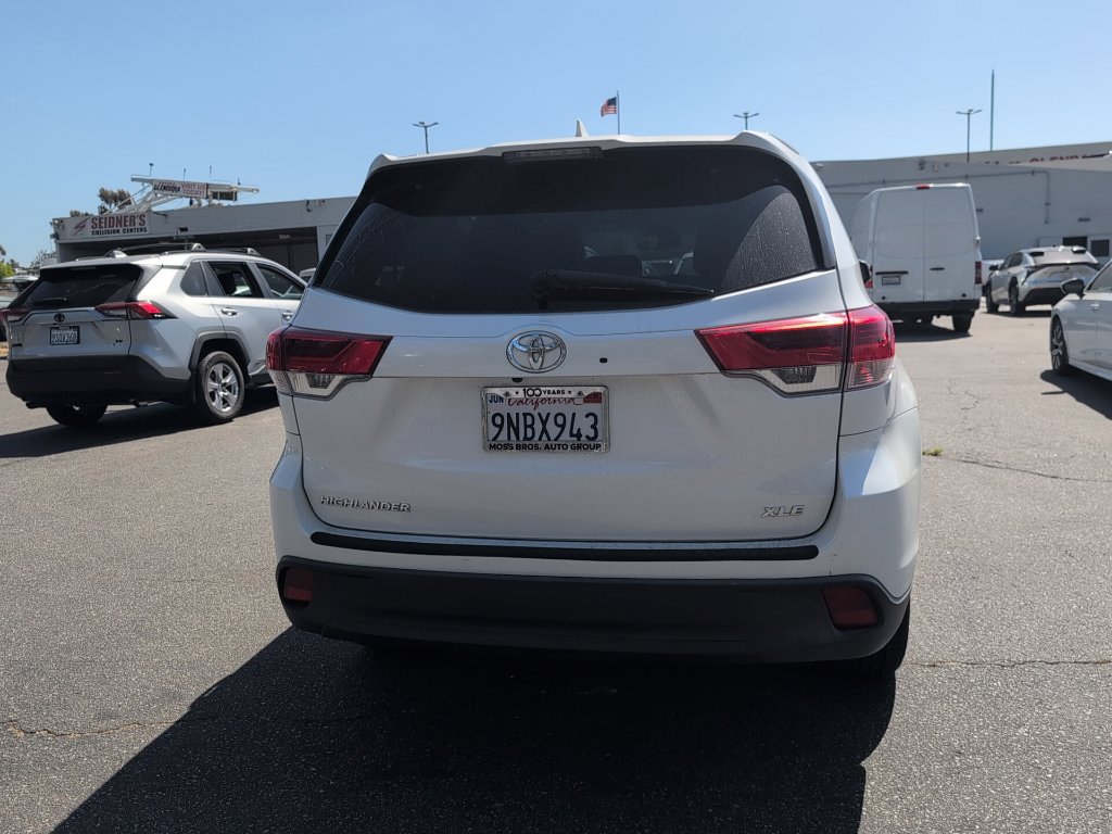 Certified 2019 Toyota Highlander XLE FWD image 6