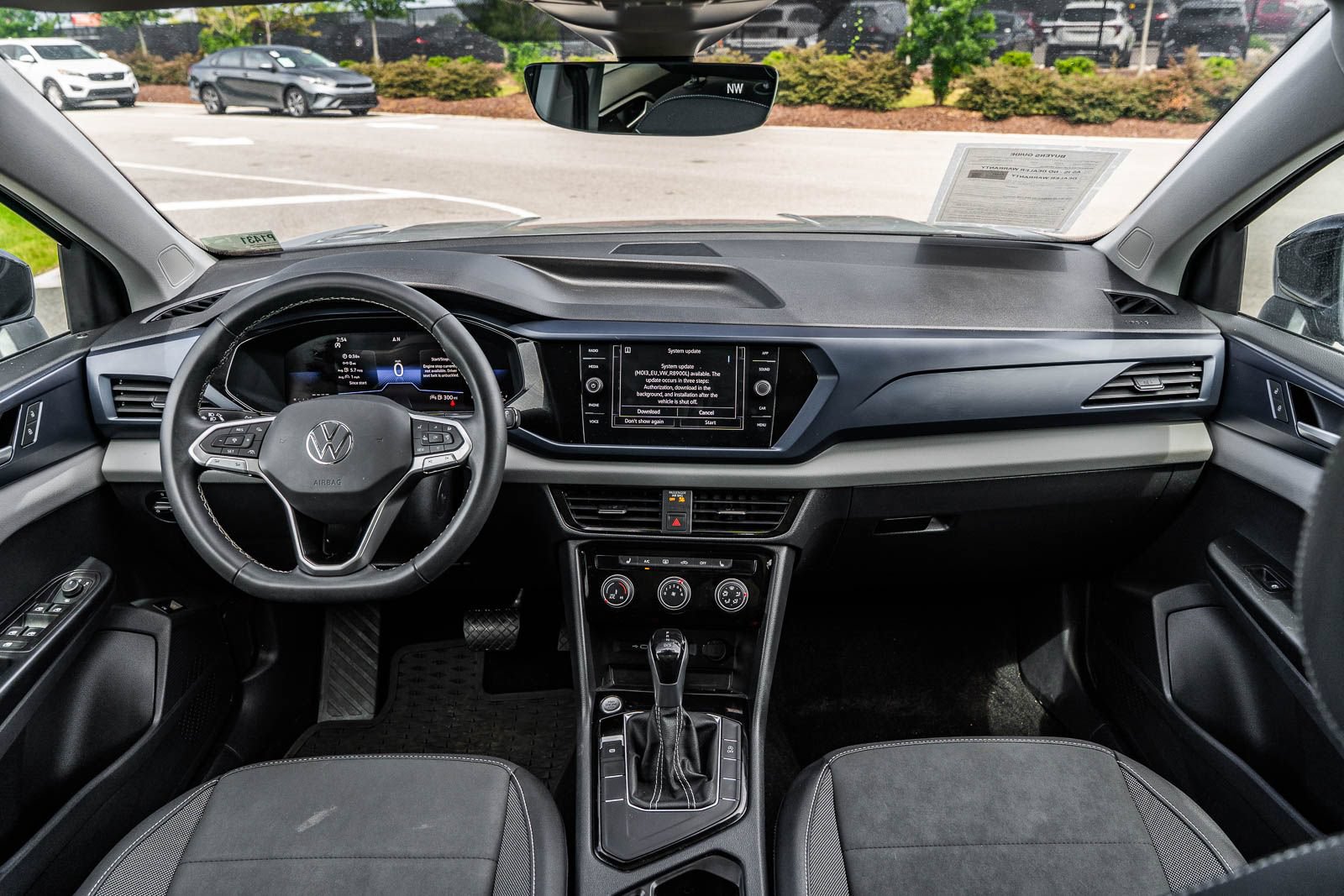 Used 2023 Volkswagen Taos SE w/ Panoramic Sunroof Package FWD image 21