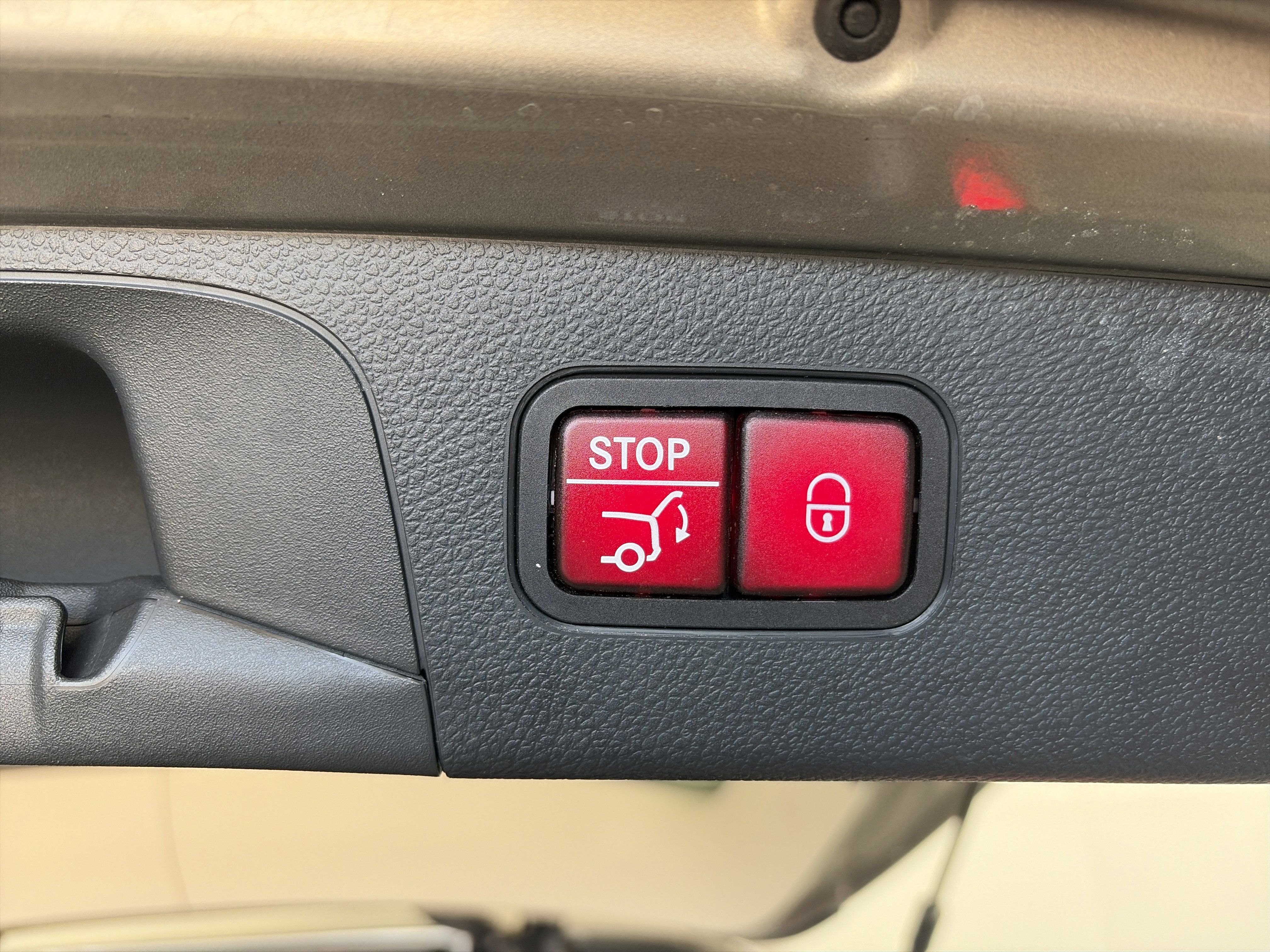 Used 2019 Mercedes-Benz GLC 300 4MATIC image 18
