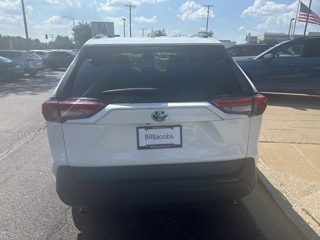 Used 2021 Toyota RAV4 LE AWD/4WD image 5
