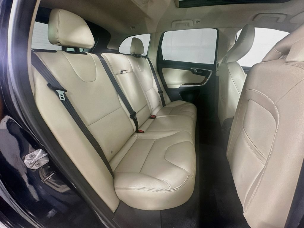 Used 2017 Volvo XC60 T5 Inscription w/ Preferred Option Package AWD/4WD image 32