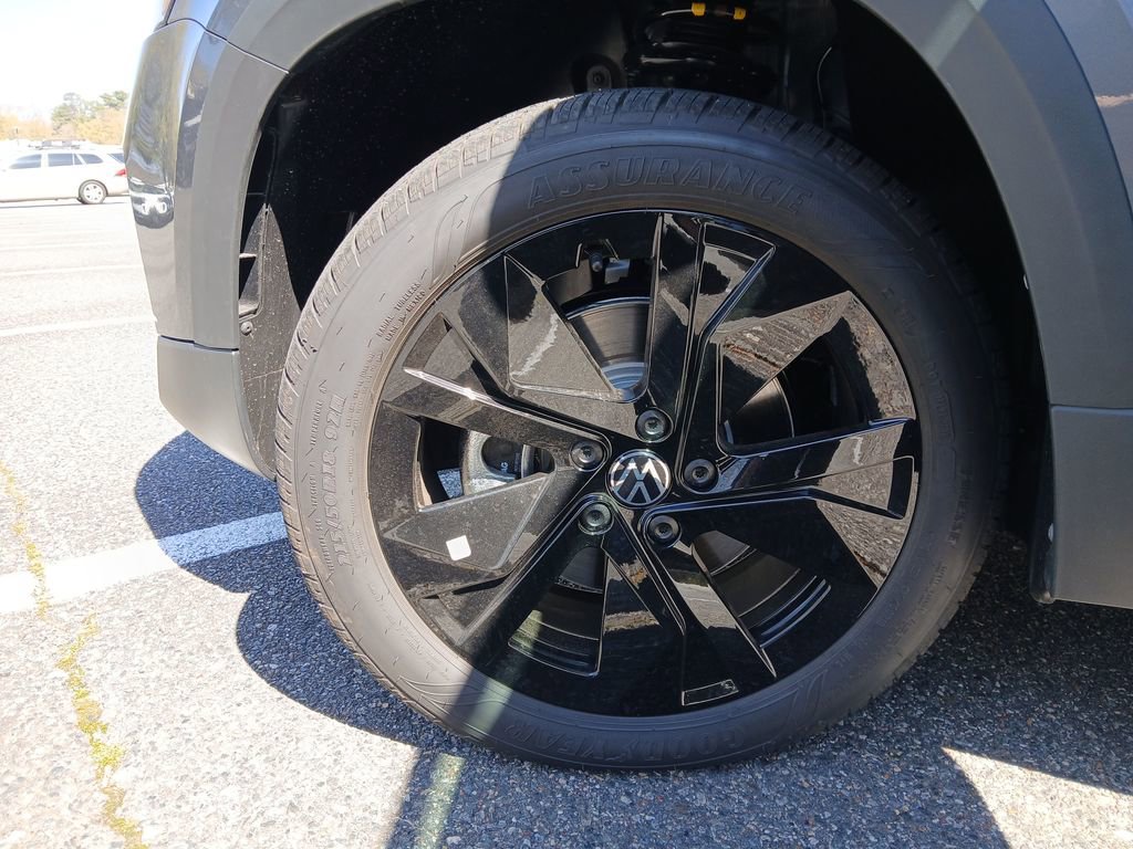 New 2026 Volkswagen Taos SE FWD image 26