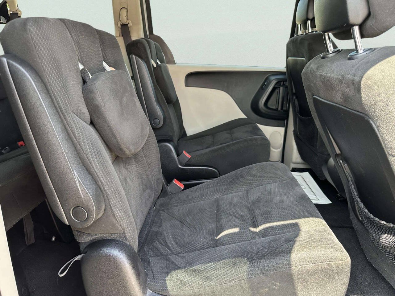 Used 2015 Dodge Grand Caravan SXT FWD image 18
