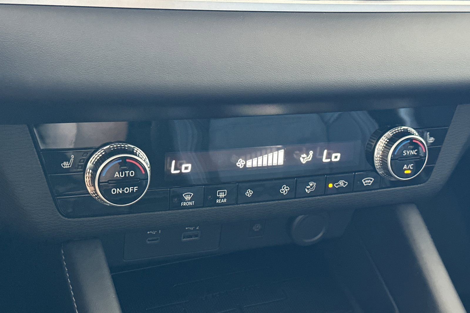 New 2025 Mitsubishi Outlander SE image 20