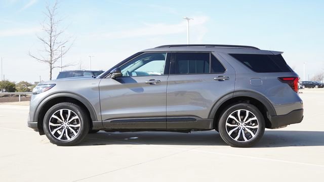 Used 2025 Ford Explorer ST-Line image 6