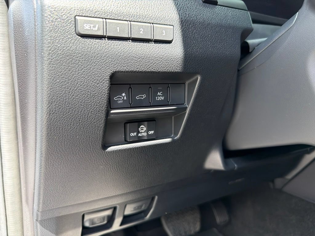 Used 2025 Lexus GX 550 AWD/4WD image 18