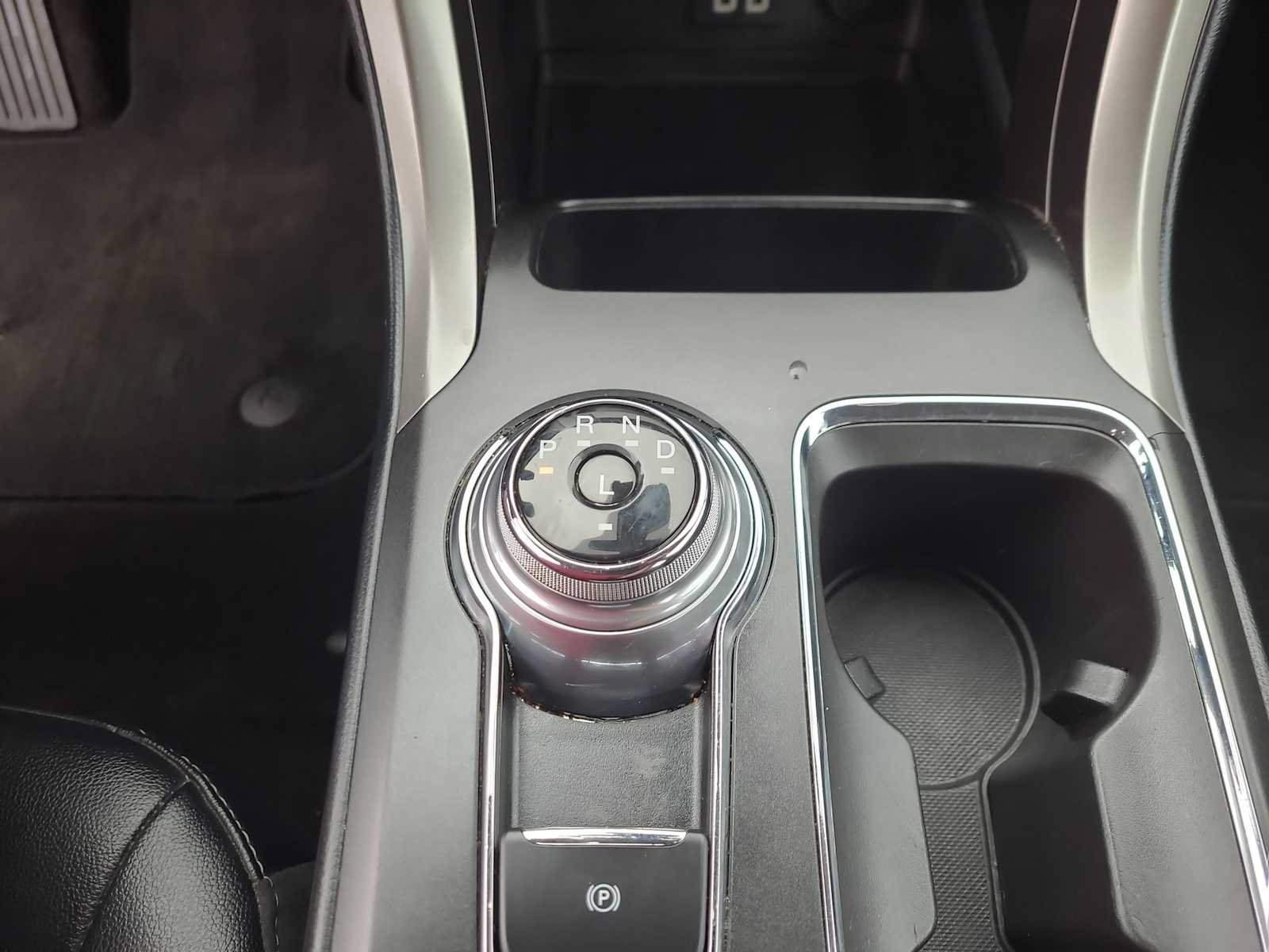 Used 2020 Ford Fusion SEL FWD image 25