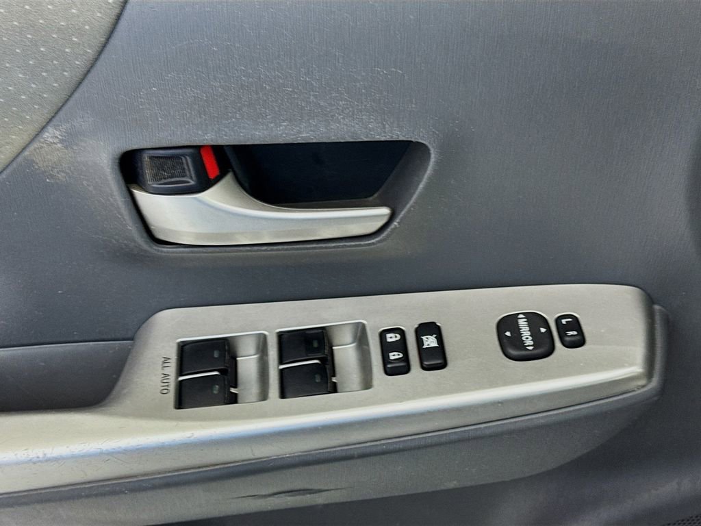 Used 2014 Toyota Prius V Two image 22