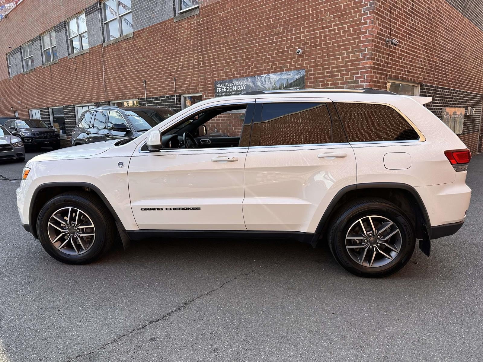 Used 2020 Jeep Grand Cherokee Laredo w/ Quick Order Package 2BN North AWD/4WD image 7