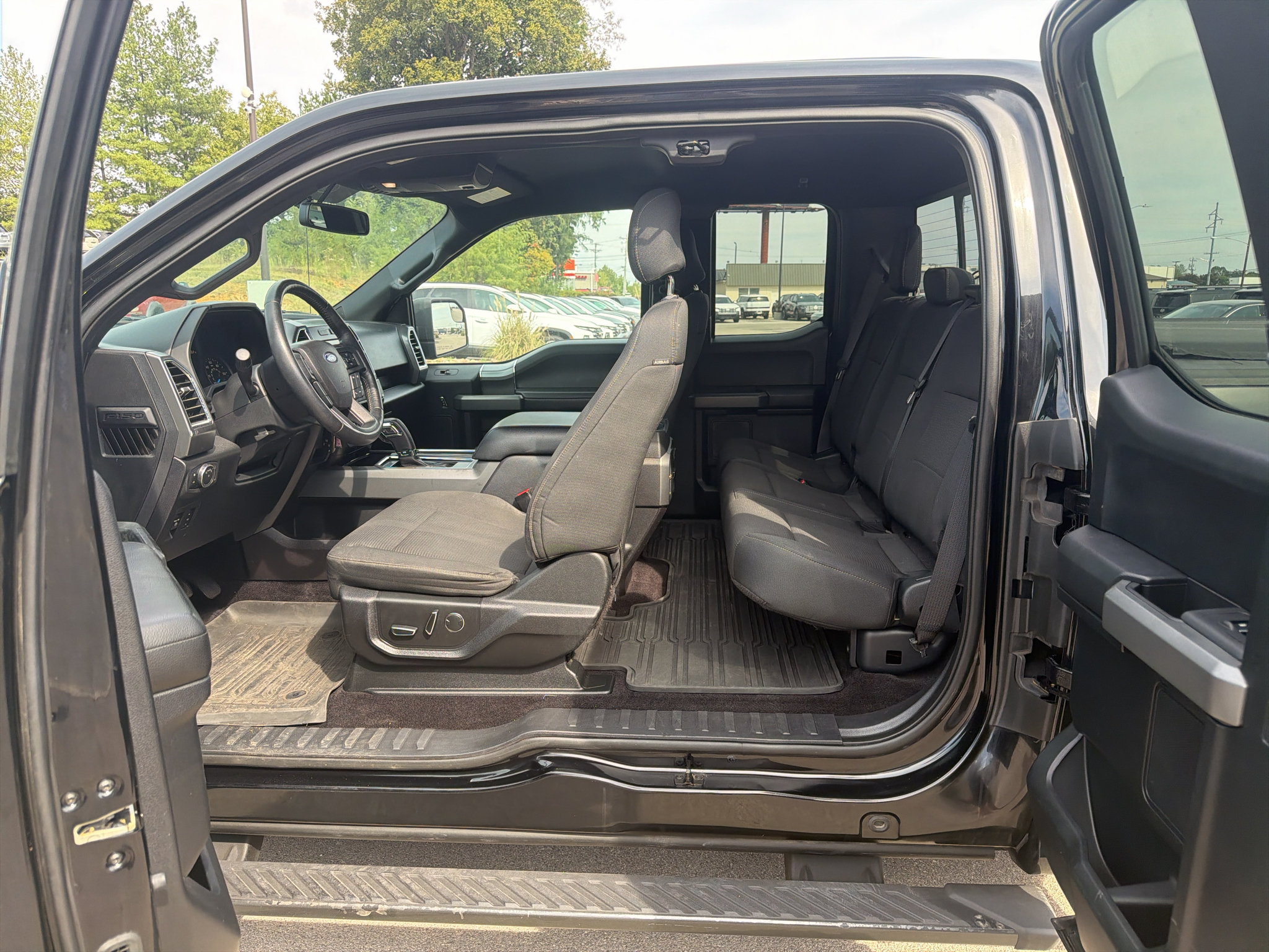 Used 2017 Ford F150 XLT w/ Equipment Group 302A Luxury AWD/4WD image 11