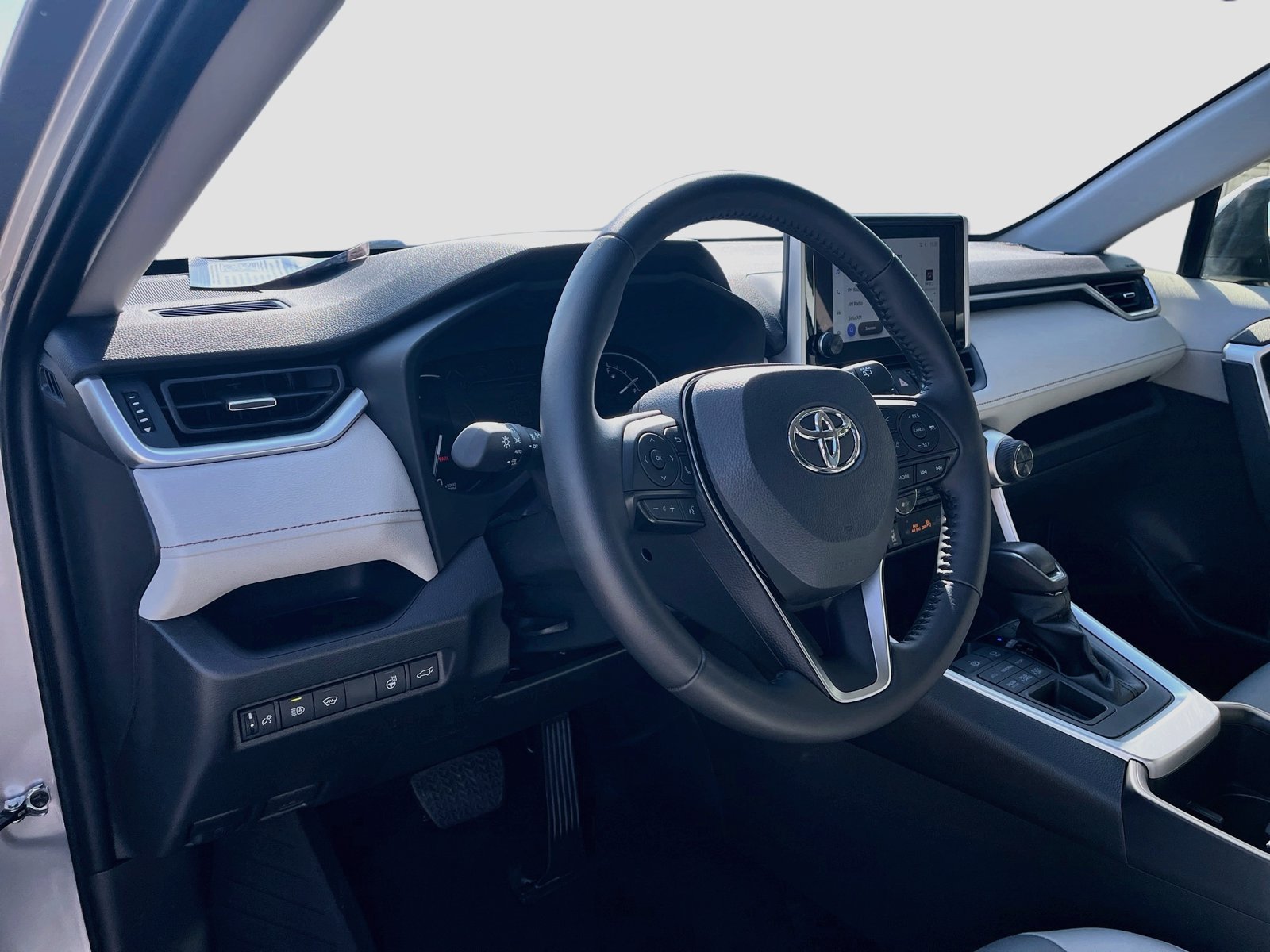 Used 2025 Toyota RAV4 XLE Premium AWD/4WD image 9