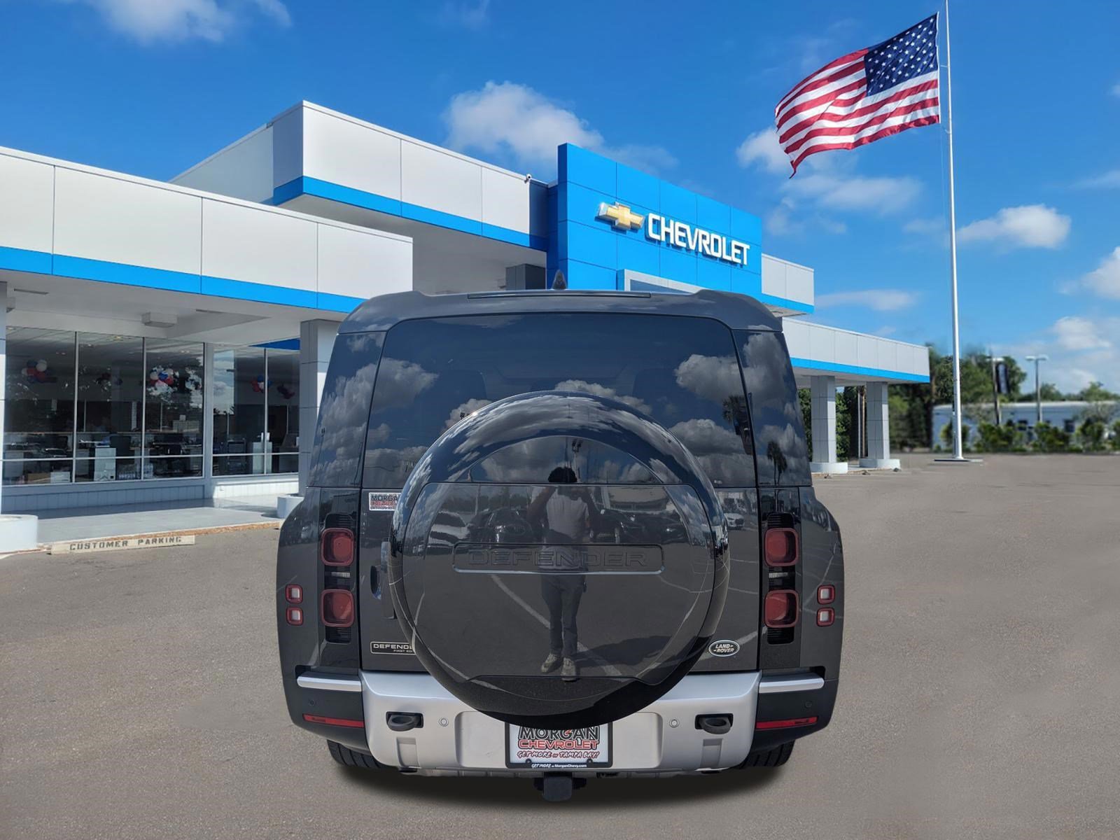 Used 2023 Land Rover Defender 130 First Edition image 5