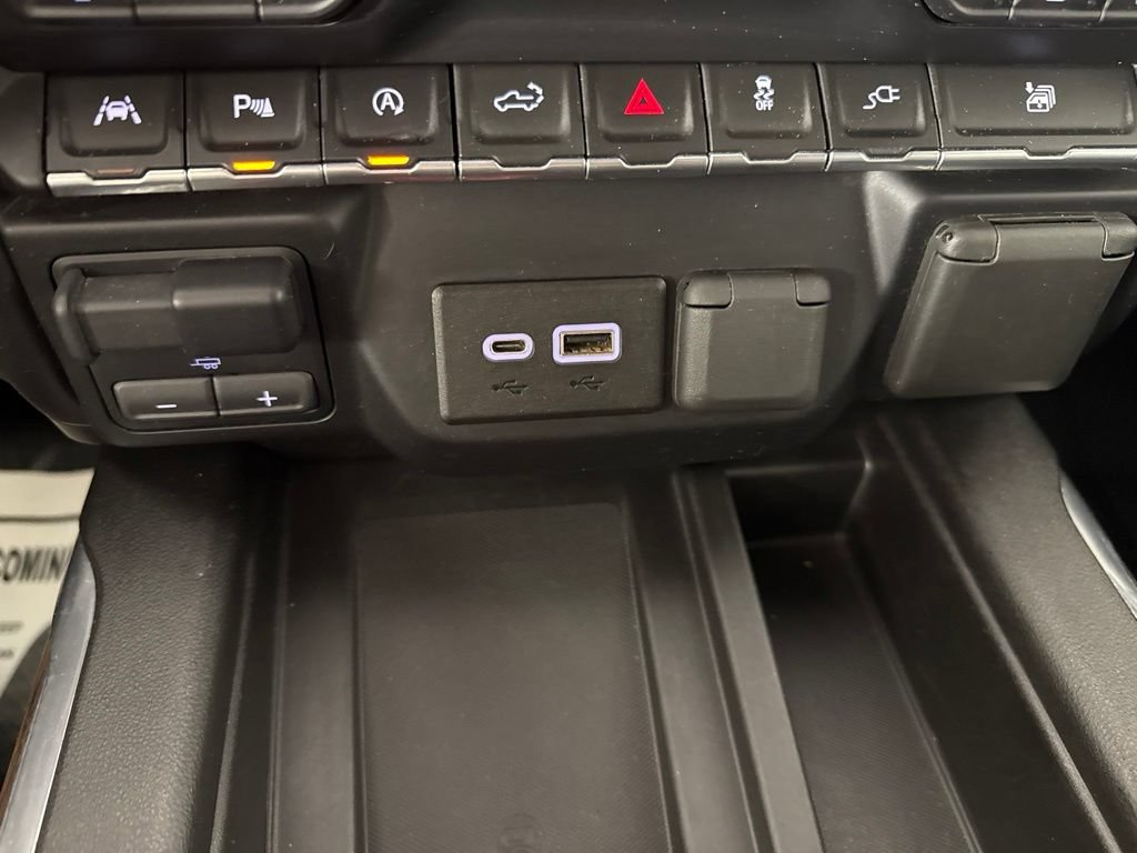 Used 2019 Chevrolet Silverado 1500 High Country w/ High Country Premium Package AWD/4WD image 23