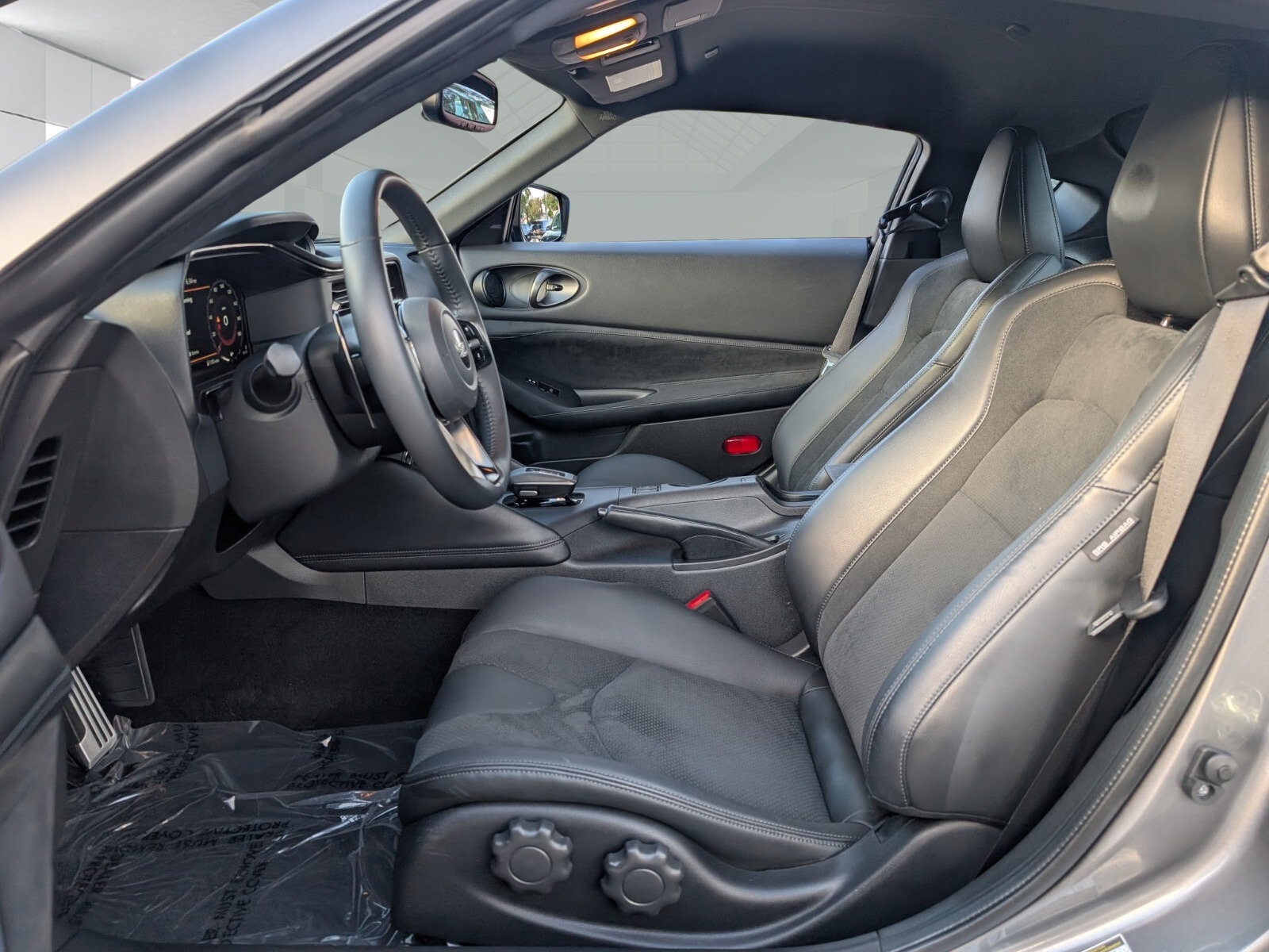 Certified 2025 Nissan Z Performance w/ Floor Mat Package RWD image 9