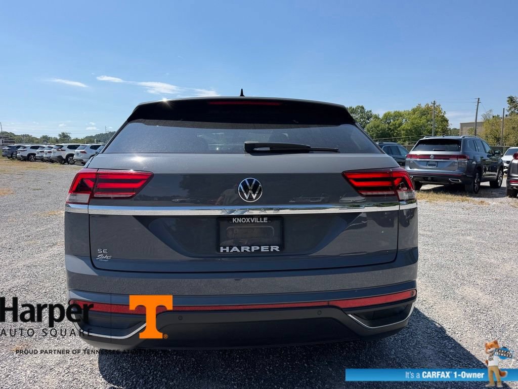 Used 2023 Volkswagen Atlas Cross Sport SE w/ Panoramic Sunroof Package FWD image 4