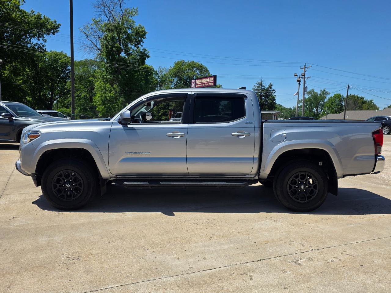 Used 2019 Toyota Tacoma SR5 AWD/4WD image 5