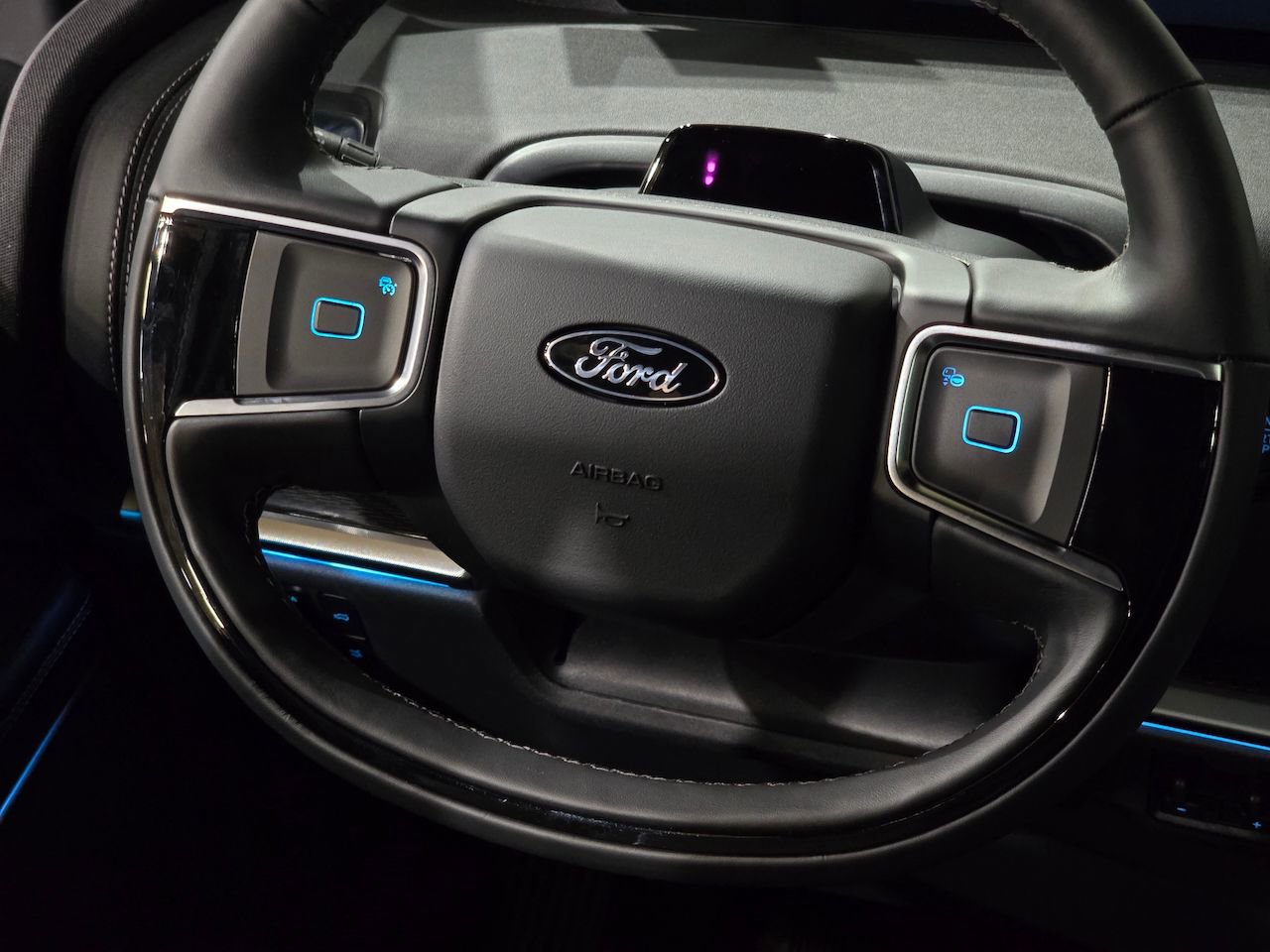 New 2025 Ford Expedition Platinum w/ Stealth Performance Package image 25