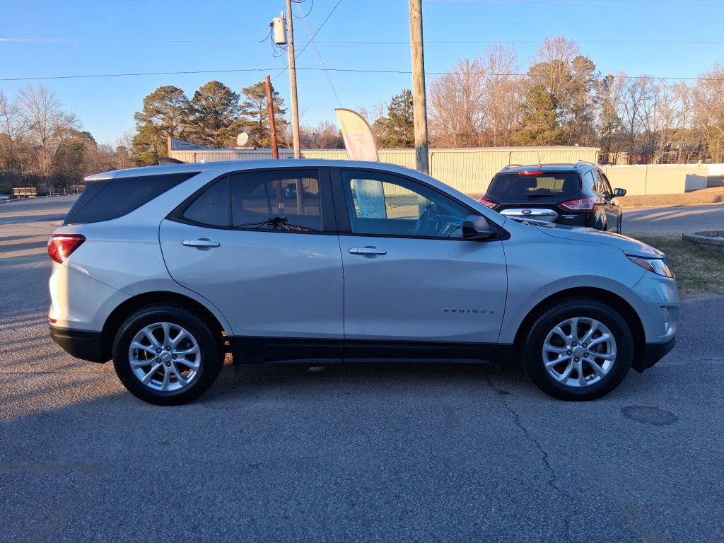 Used 2020 Chevrolet Equinox LS w/ LS Convenience Package image 2