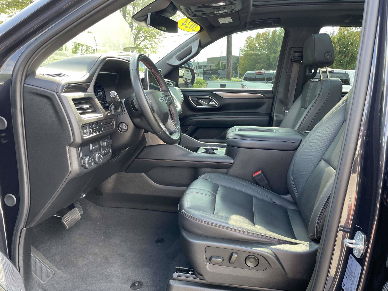 Used 2024 Chevrolet Tahoe RST w/ Luxury Package RWD image 4