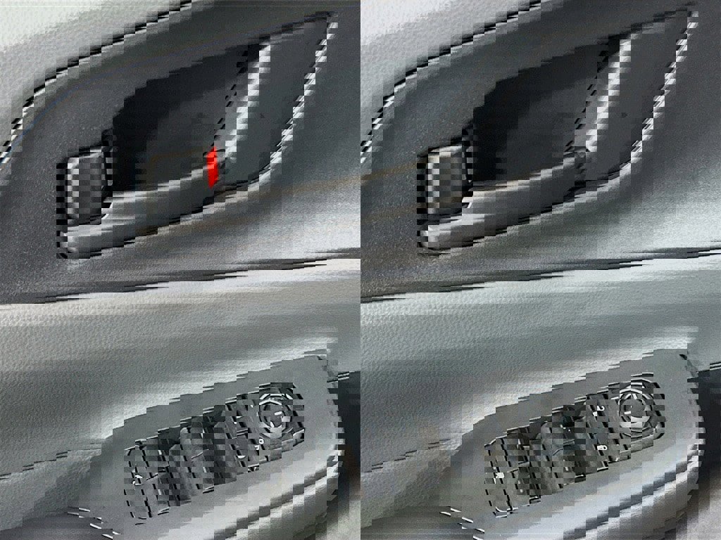 New 2026 Toyota Prius LE image 17