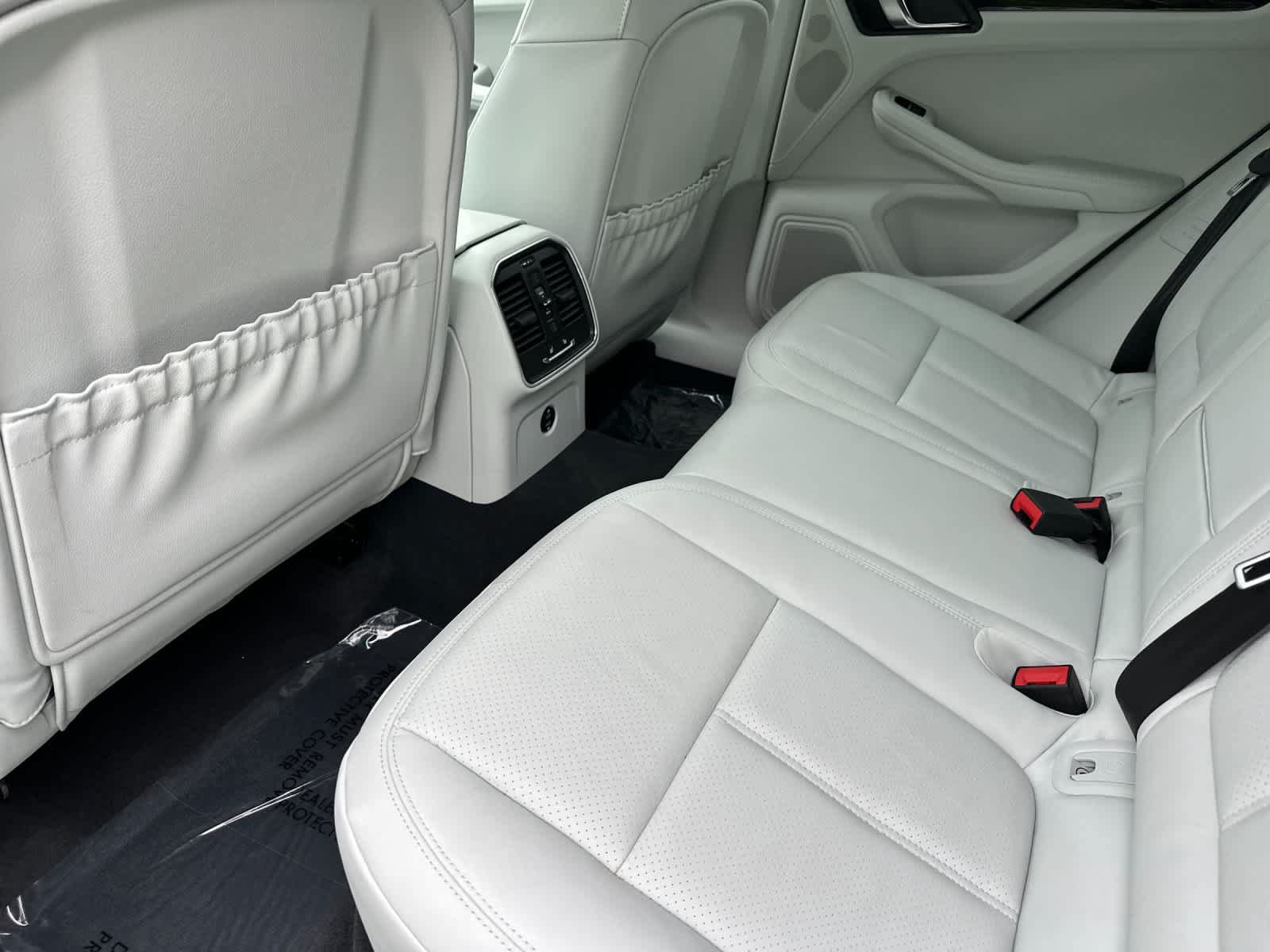 Certified 2025 Porsche Macan AWD/4WD image 13