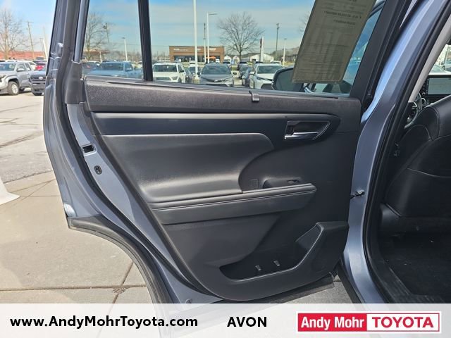Used 2022 Toyota Highlander XLE image 30