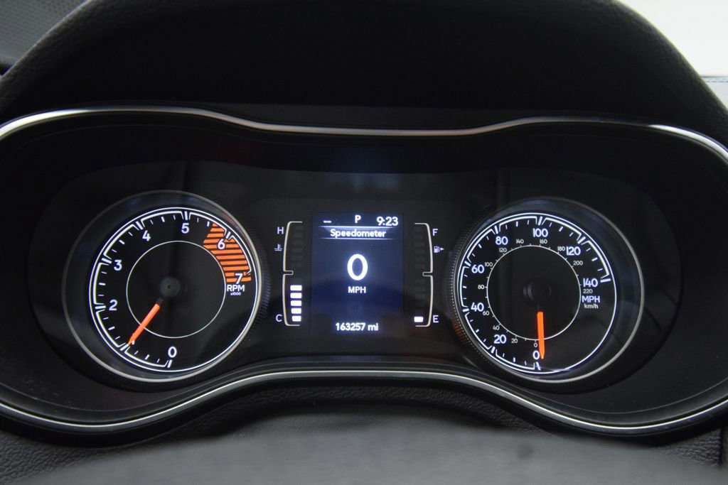 Used 2019 Jeep Cherokee Latitude Plus w/ Comfort/Convenience Group image 15