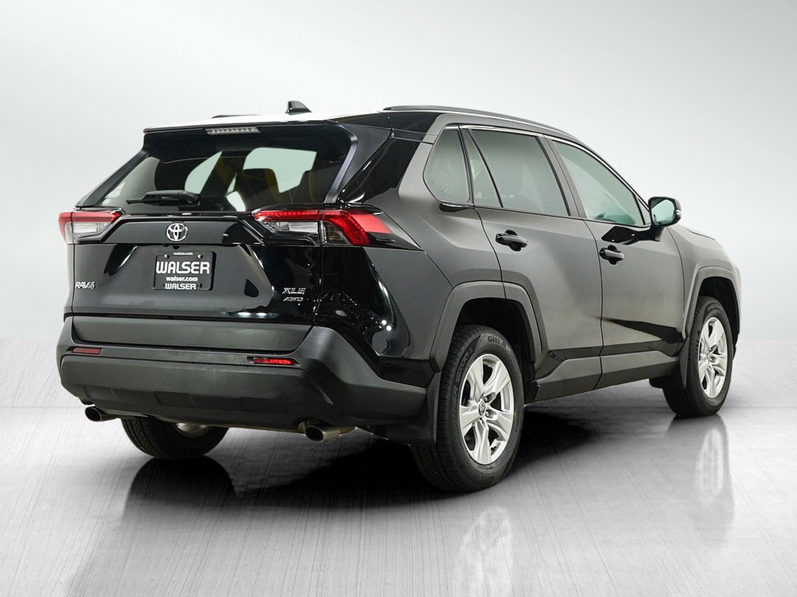 Used 2021 Toyota RAV4 XLE w/ Convenience Package AWD/4WD image 5
