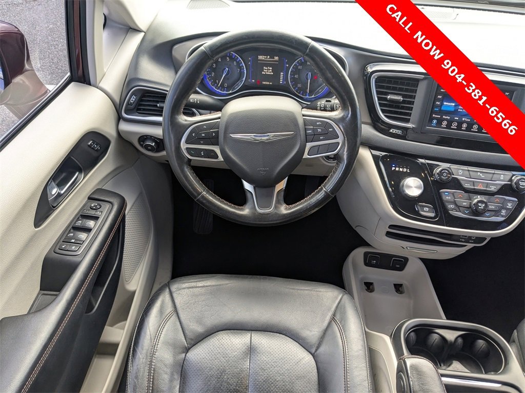 Used 2020 Chrysler Pacifica Touring-L image 16